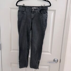 Levi’s 711 skinny jeans sz 28